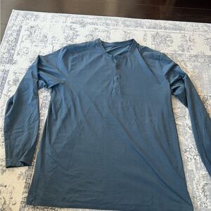 Men’s lululemon long sleeve shirt